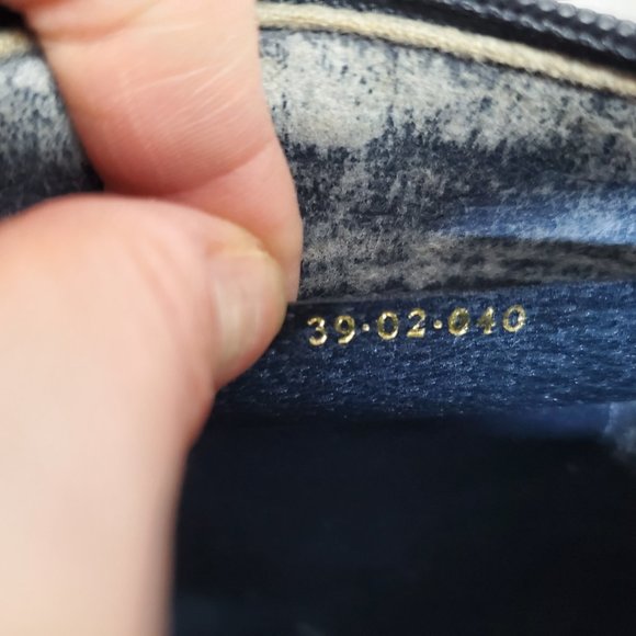 Gucci Crossbody Bag in Black and Cream - Picture 13 of 14